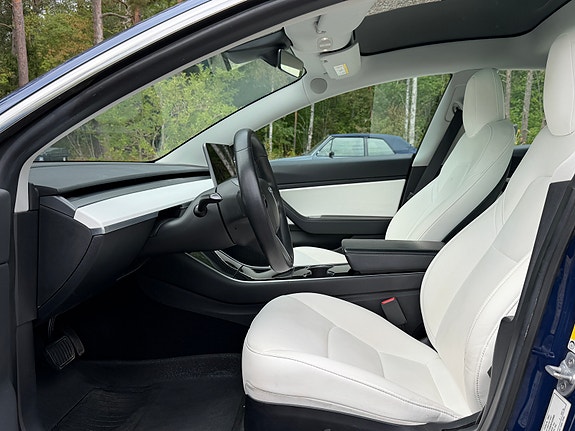 Tesla Model 3 7 of 11