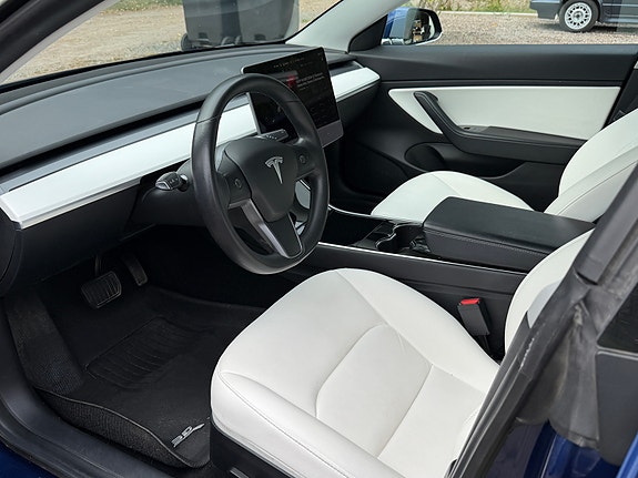 Tesla Model 3 6 of 11
