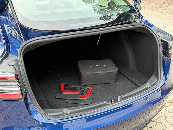Tesla Model 3 10 of 11