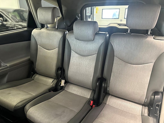 Toyota Prius+ 18 of 21