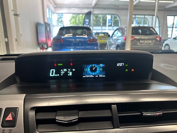 Toyota Prius+ 17 of 21