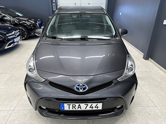 Toyota Prius+ 3 of 21