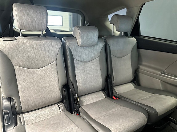 Toyota Prius+ 19 of 21