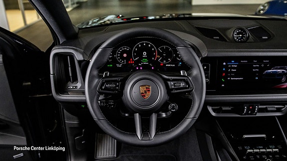 Porsche Cayenne 12 of 24
