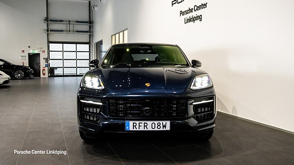 Porsche Cayenne 2 of 24