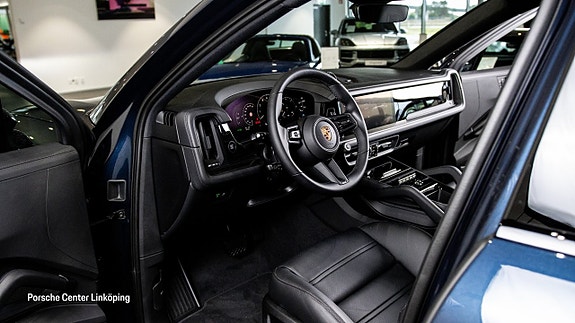 Porsche Cayenne 10 of 24