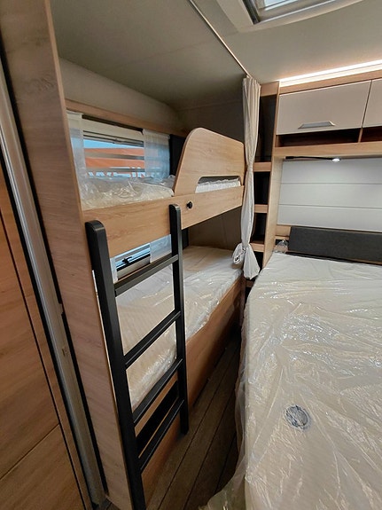 Knaus SÜDWIND BLACK SELECTION 580 UK 6 of 9