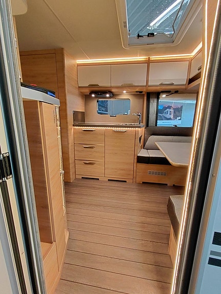 Knaus SÜDWIND BLACK SELECTION 580 UK 3 of 9