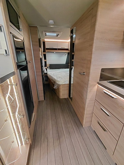 Knaus SÜDWIND BLACK SELECTION 580 UK 5 of 9