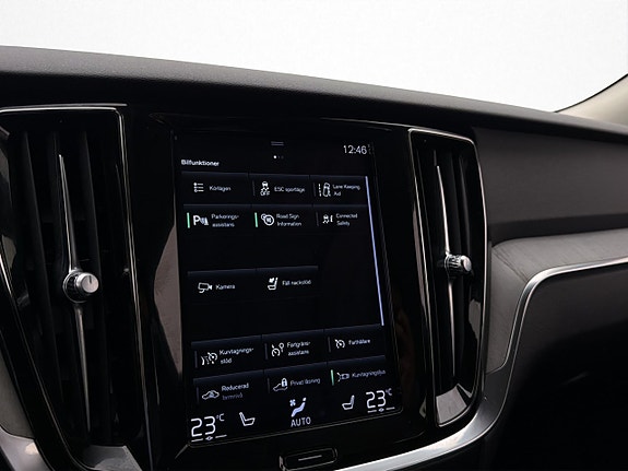 Volvo V60 Cross Country 24 of 30