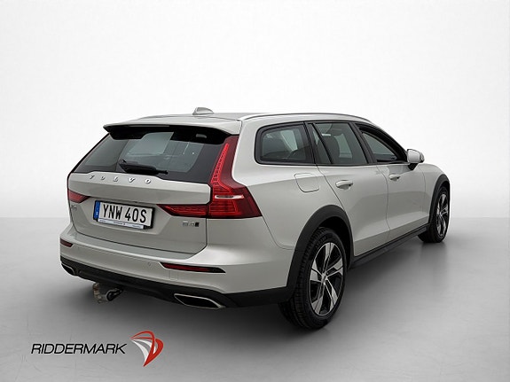 Volvo V60 Cross Country 8 of 30