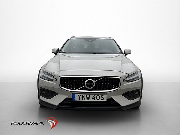 Volvo V60 Cross Country 2 of 30