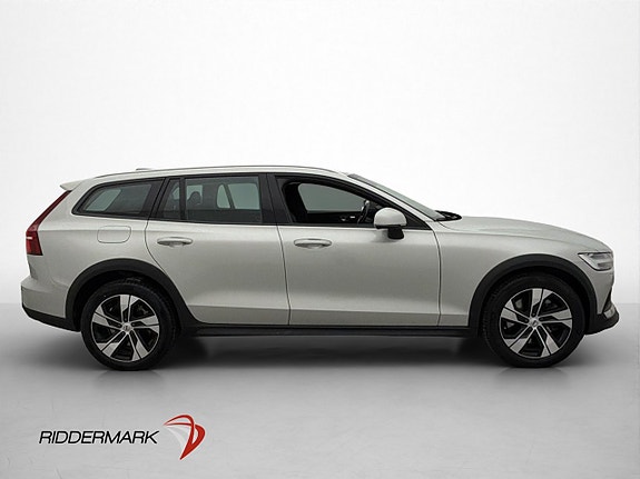 Volvo V60 Cross Country 9 of 30