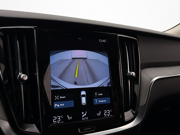 Volvo V60 Cross Country 20 of 30