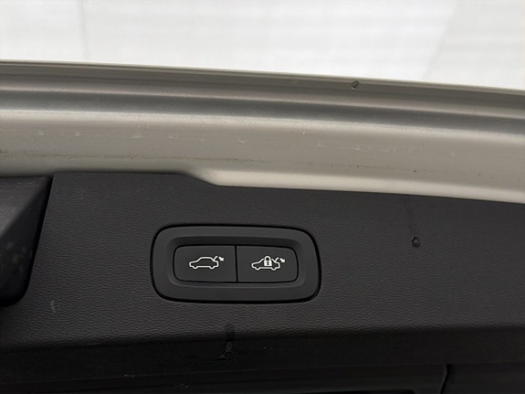 Volvo V60 Cross Country 11 of 30