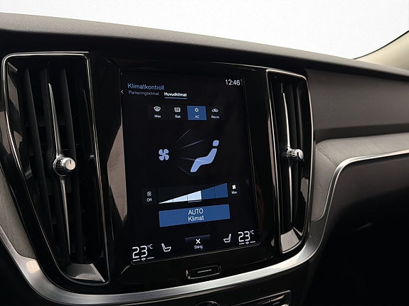 Volvo V60 Cross Country 23 of 30