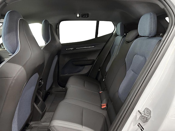Volvo EX30 7 of 17