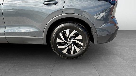 Volkswagen Tiguan 6 of 14