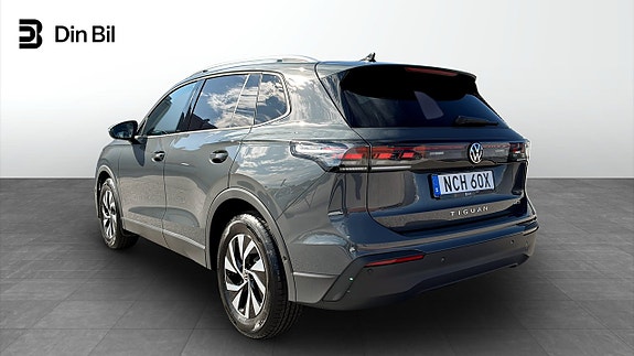 Volkswagen Tiguan 3 of 14