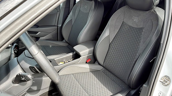 Volkswagen T-Roc 8 of 14