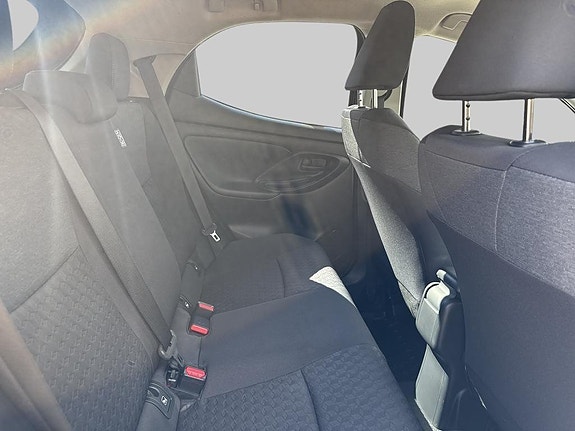 Toyota Yaris 7 of 12
