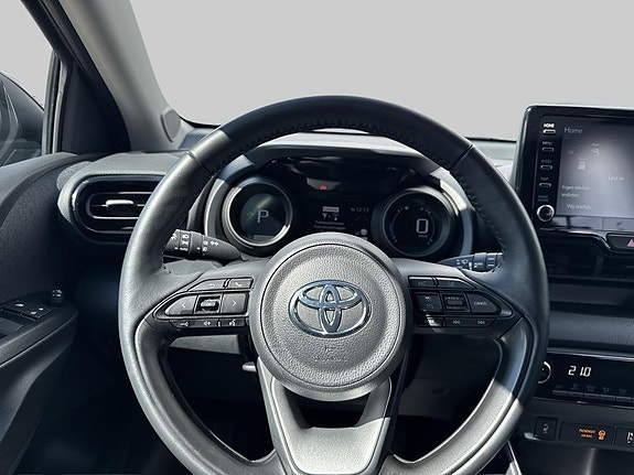 Toyota Yaris 9 of 12