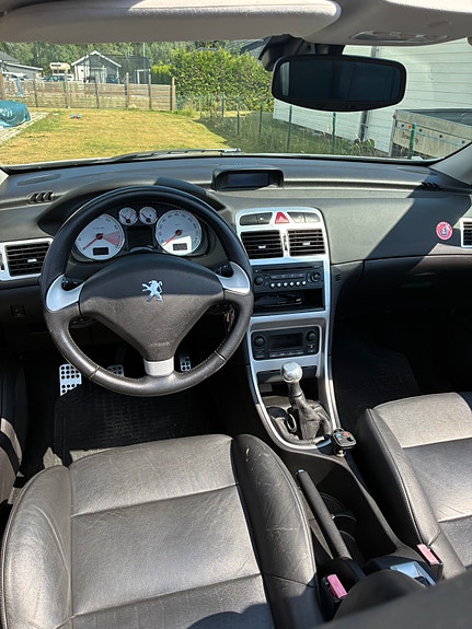 Peugeot 307 CC 6 of 12