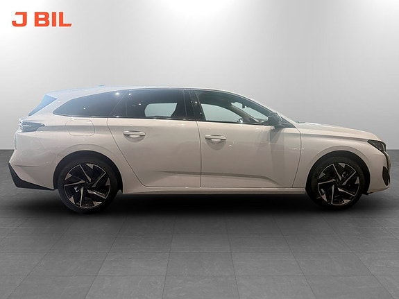 Peugeot 308 SW 14 of 15