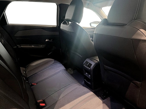 Peugeot 308 SW 12 of 15