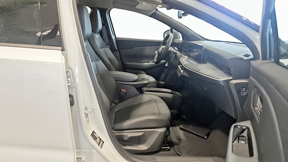 Nissan Leaf 8 of 12