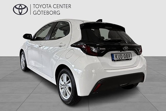 Toyota Yaris 3 of 11