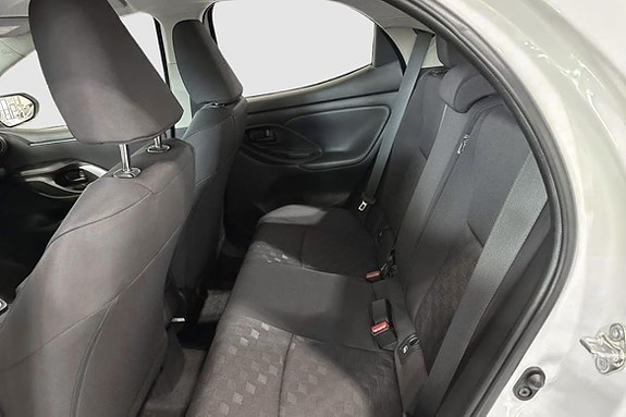 Toyota Yaris 8 of 11