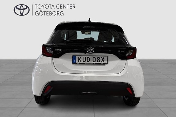 Toyota Yaris 5 of 11