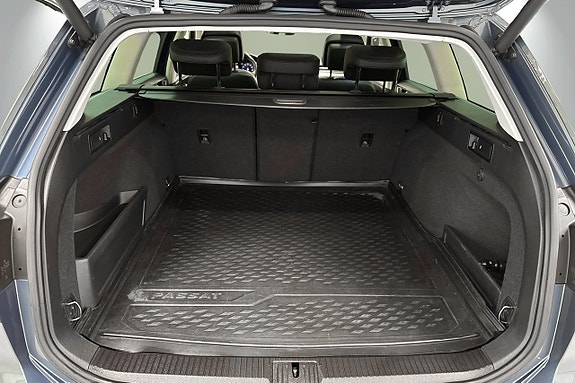 Volkswagen Passat 18 of 23
