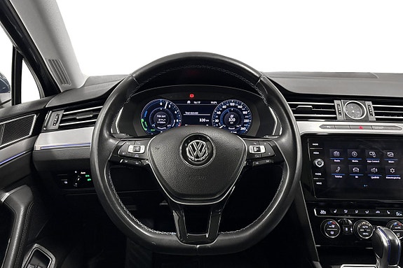 Volkswagen Passat 12 of 23