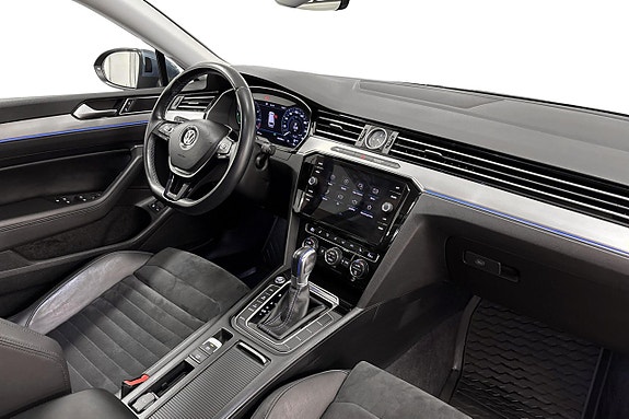 Volkswagen Passat 16 of 23