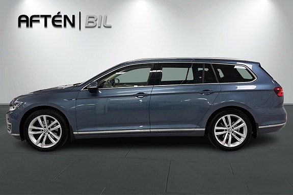 Volkswagen Passat 10 of 23