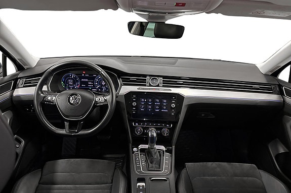 Volkswagen Passat 11 of 23