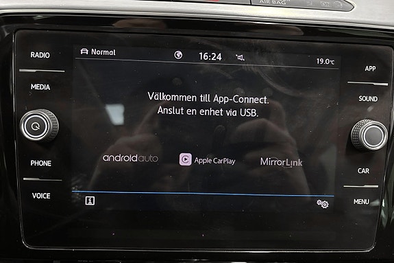 Volkswagen Passat 21 of 23