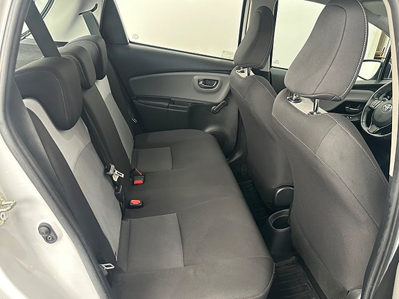 Toyota Yaris 16 of 24