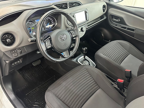Toyota Yaris 9 of 24