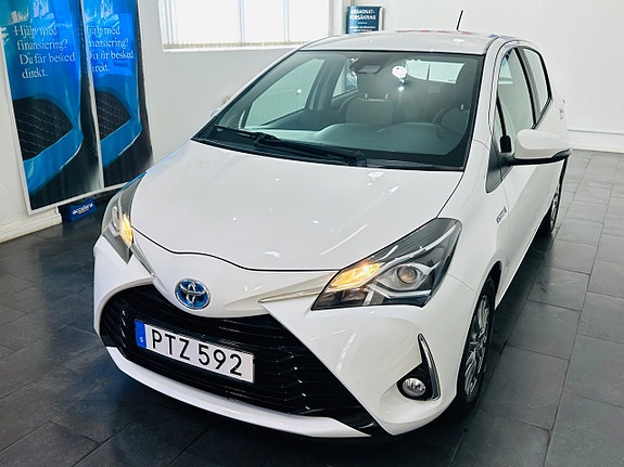Toyota Yaris 3 of 24