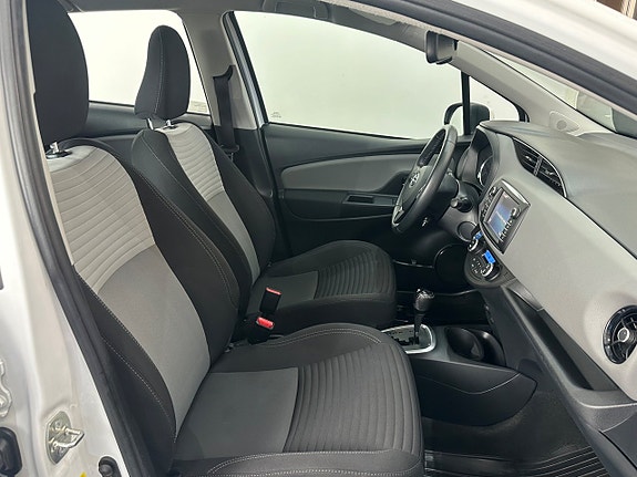 Toyota Yaris 13 of 24