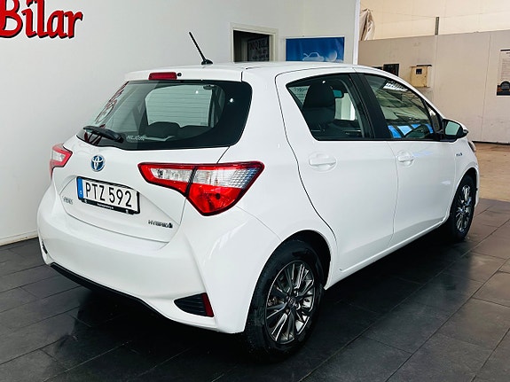 Toyota Yaris 6 of 24