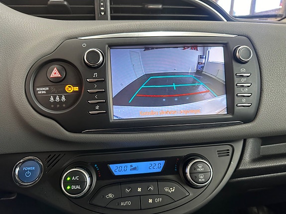 Toyota Yaris 18 of 24