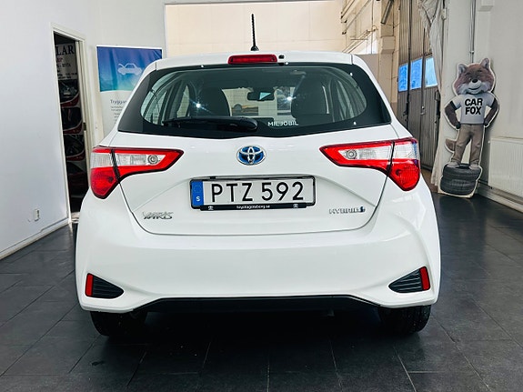 Toyota Yaris 8 of 24