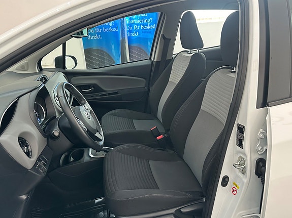 Toyota Yaris 11 of 24