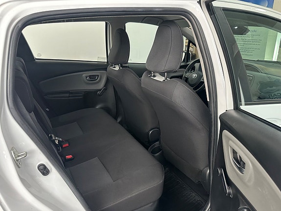 Toyota Yaris 15 of 24