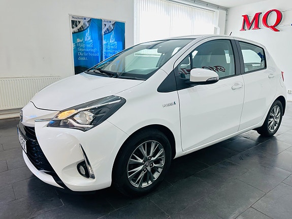 Toyota Yaris 4 of 24