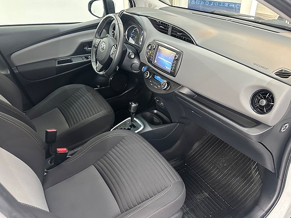 Toyota Yaris 14 of 24